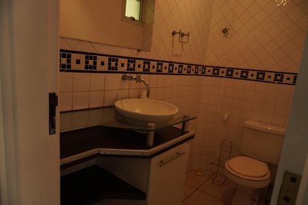 Casa de condomínio para alugar com 150m², 3 quartos e 3 vagasBanheiro Social