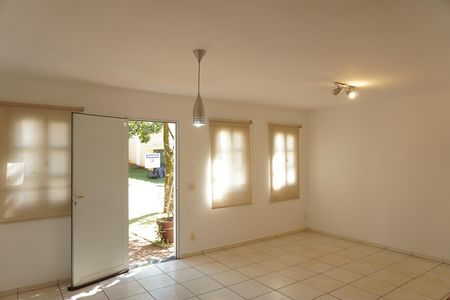 Casa de condomínio para alugar com 150m², 3 quartos e 3 vagasSala