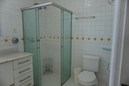 Casa de condomínio para alugar com 150m², 3 quartos e 3 vagasBanheiro da Suíte