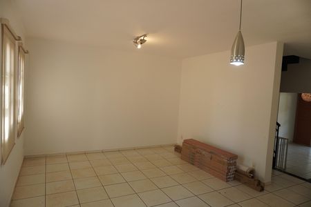 Casa de condomínio para alugar com 150m², 3 quartos e 3 vagasSala