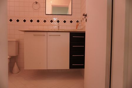 Casa de condomínio para alugar com 150m², 3 quartos e 3 vagasBanheiro 2