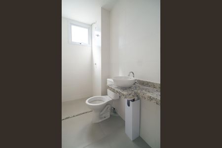 Banheiro de apartamento à venda com 1 quarto, 24m² em Nova Suíça, Belo Horizonte