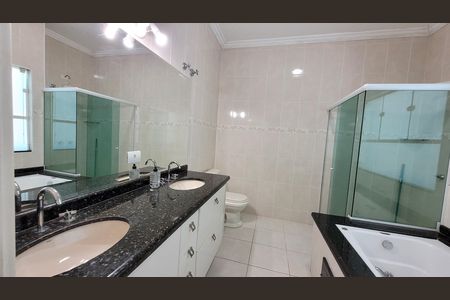 Casa de condomínio para alugar com 300m², 3 quartos e 4 vagas Casa de condomínio para alugar com 300m², 3 quartos e 4 vagasBanheiro suite