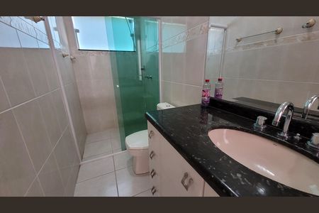 Casa de condomínio para alugar com 300m², 3 quartos e 4 vagas Casa de condomínio para alugar com 300m², 3 quartos e 4 vagasBanheiro