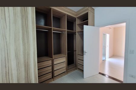 Casa de condomínio para alugar com 300m², 3 quartos e 4 vagas Casa de condomínio para alugar com 300m², 3 quartos e 4 vagasSuite - closet