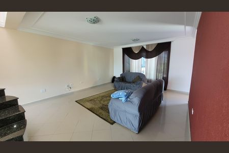 Casa de condomínio para alugar com 300m², 3 quartos e 4 vagas Casa de condomínio para alugar com 300m², 3 quartos e 4 vagasSala