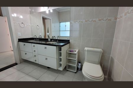 Casa de condomínio para alugar com 300m², 3 quartos e 4 vagas Casa de condomínio para alugar com 300m², 3 quartos e 4 vagasBanheiro suite