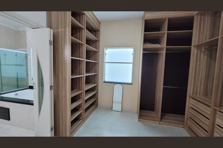 Casa de condomínio para alugar com 300m², 3 quartos e 4 vagas Casa de condomínio para alugar com 300m², 3 quartos e 4 vagasSuite - closet