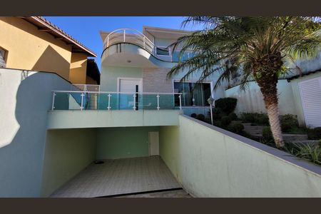 Casa de condomínio para alugar com 300m², 3 quartos e 4 vagas Casa de condomínio para alugar com 300m², 3 quartos e 4 vagasFachada