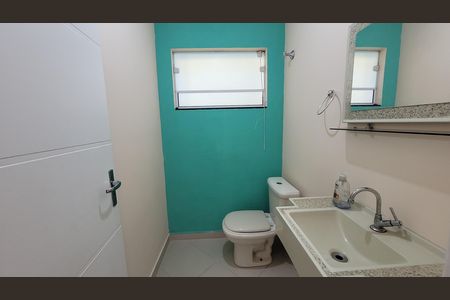 Lavabo de casa de condomínio para alugar com 3 quartos, 300m² em Vila Monte Belo, Itaquaquecetuba