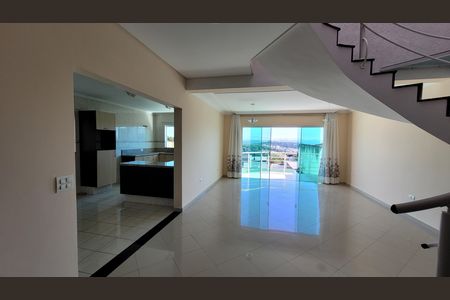 Casa de condomínio para alugar com 300m², 3 quartos e 4 vagas Casa de condomínio para alugar com 300m², 3 quartos e 4 vagasSala jantar