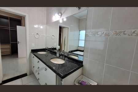 Casa de condomínio para alugar com 300m², 3 quartos e 4 vagas Casa de condomínio para alugar com 300m², 3 quartos e 4 vagasBanheiro suite