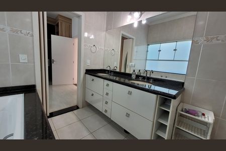 Casa de condomínio para alugar com 300m², 3 quartos e 4 vagas Casa de condomínio para alugar com 300m², 3 quartos e 4 vagasBanheiro suite