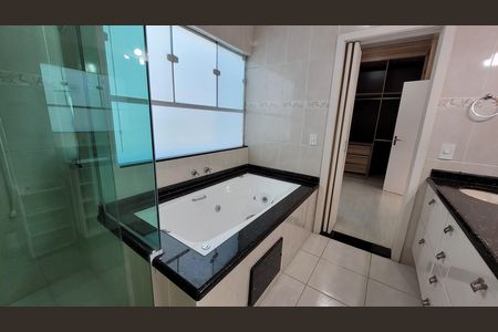 Casa de condomínio para alugar com 300m², 3 quartos e 4 vagas Casa de condomínio para alugar com 300m², 3 quartos e 4 vagasBanheiro suite