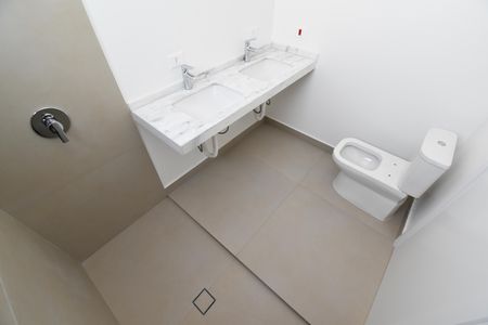 Casa de condomínio à venda com 136m², 3 quartos e 2 vagasBanheiro da Suíte