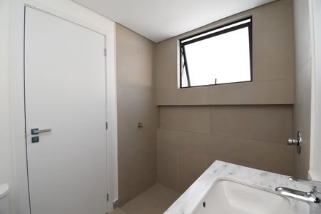 Casa de condomínio à venda com 136m², 3 quartos e 2 vagasBanheiro da Suíte