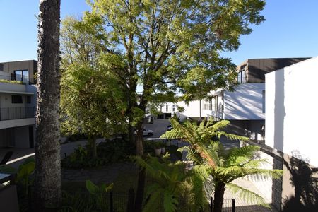 Casa de condomínio à venda com 136m², 3 quartos e 2 vagasSacada
