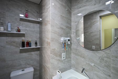 Banheiro Suíte  de apartamento para alugar com 3 quartos, 68m² em Vila Suzana, São Paulo