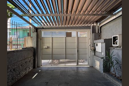 Garagem de casa à venda com 2 quartos, 130m² em Mirandópolis, São Paulo
