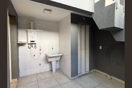 Quintal de casa à venda com 2 quartos, 130m² em Mirandópolis, São Paulo