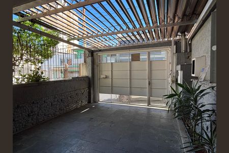 Garagem de casa à venda com 2 quartos, 130m² em Mirandópolis, São Paulo