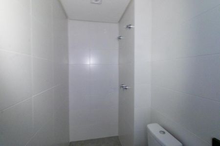 Banheiro Social de kitnet/studio à venda com 1 quarto, 21m² em Centro, Curitiba