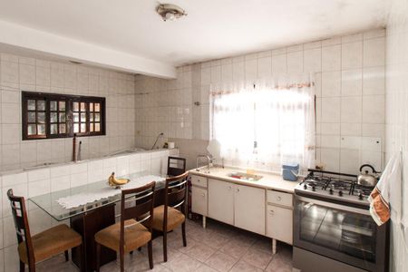 Cozinha e Área de Serviço de casa para alugar com 2 quartos, 180m² em Furnas, São Paulo