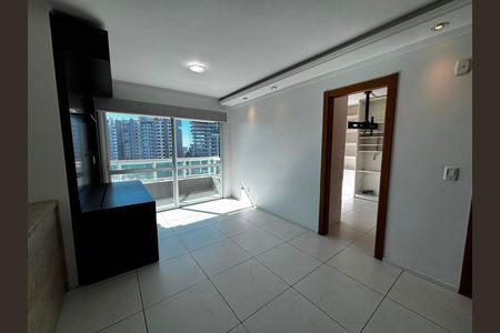 Apartamento para alugar com 74m², 2 quartos e sem vaga
