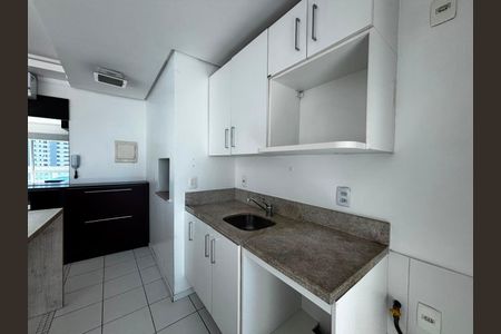 Apartamento para alugar com 74m², 2 quartos e sem vaga