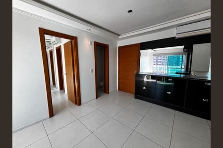 Apartamento para alugar com 74m², 2 quartos e sem vaga