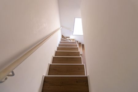 Casa de condomínio para alugar com 48m², 2 quartos e 1 vaga Casa de condomínio para alugar com 48m², 2 quartos e 1 vagaEscadas