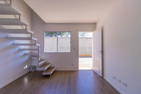 Sala de casa de condomínio para alugar com 2 quartos, 48m² em Chácara Ondas Verdes, Cotia