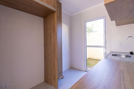 Cozinha de casa de condomínio para alugar com 2 quartos, 48m² em Chácara Ondas Verdes, Cotia