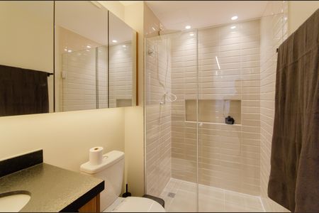 Studio para alugar com 32m², 1 quarto e 1 vaga Studio para alugar com 32m², 1 quarto e 1 vagaBanheiro
