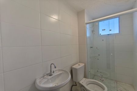 Banheiro de apartamento à venda com 2 quartos, 44m² em Vila Palacios, Campinas