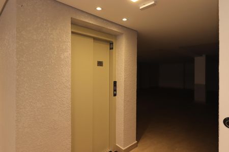 Elevador de apartamento à venda com 2 quartos, 53m² em Jardim Santo Alberto, Santo André