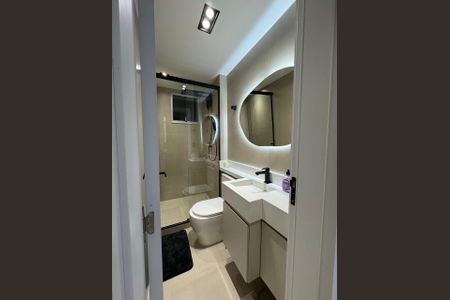 Banheiro de apartamento à venda com 2 quartos, 60m² em Ouro Preto, Belo Horizonte