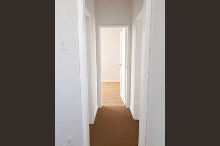 Corredor de apartamento à venda com 2 quartos, 58m² em Olaria, Rio de Janeiro