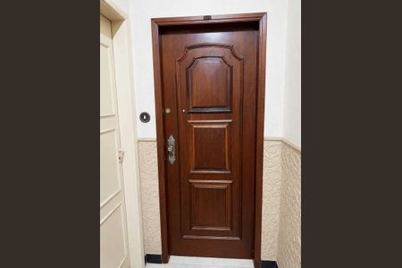 Entrada de apartamento à venda com 2 quartos, 58m² em Olaria, Rio de Janeiro