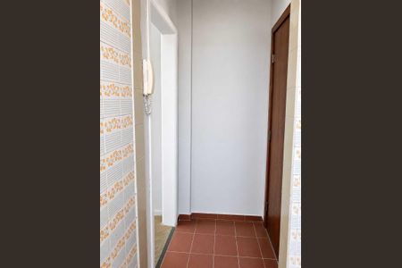 Corredor de apartamento à venda com 2 quartos, 58m² em Olaria, Rio de Janeiro