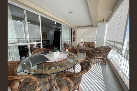Apartamento para alugar com 134m², 3 quartos e 2 vagasVaranda