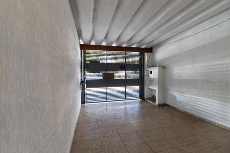 Garagem de casa à venda com 2 quartos, 82m² em Jardim Humaita, São Paulo