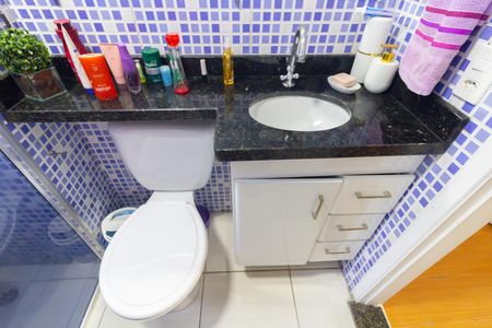 Banheiro de apartamento à venda com 2 quartos, 54m² em Jardim Redil, São Paulo