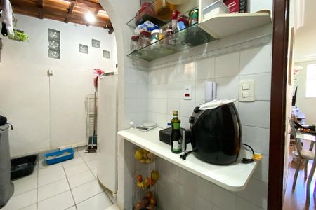 Cozinha de apartamento à venda com 2 quartos, 50m² em Sagrada Família, Belo Horizonte