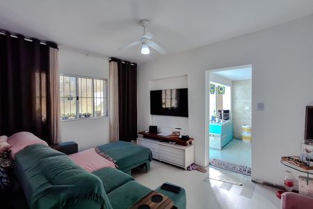 Casa à venda com 150m², 1 quarto e 2 vagas Casa à venda com 150m², 1 quarto e 2 vagasSala
