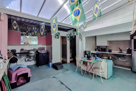 Casa à venda com 150m², 1 quarto e 2 vagas Casa à venda com 150m², 1 quarto e 2 vagasÁrea externa