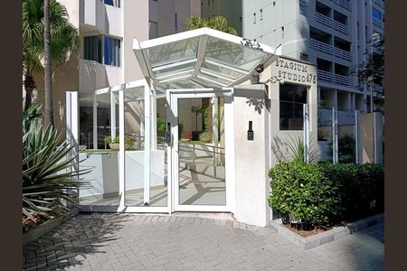 Apartamento à venda com 28m², 1 quarto e 1 vaga Apartamento à venda com 28m², 1 quarto e 1 vagaEntrada do condomínio