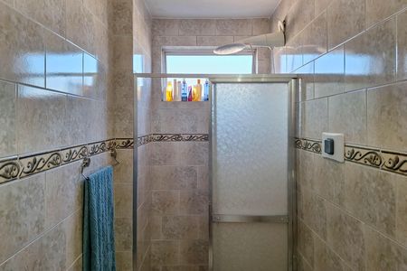 Banheiro de apartamento à venda com 2 quartos, 50m² em Fonseca, Niterói