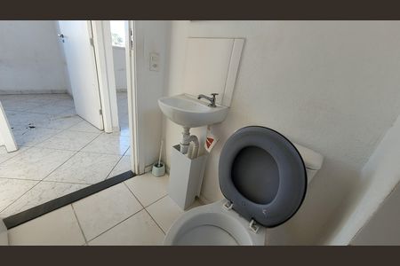 Apartamento para alugar com 46m², 2 quartos e sem vaga Apartamento para alugar com 46m², 2 quartos e sem vagaBanheiro social