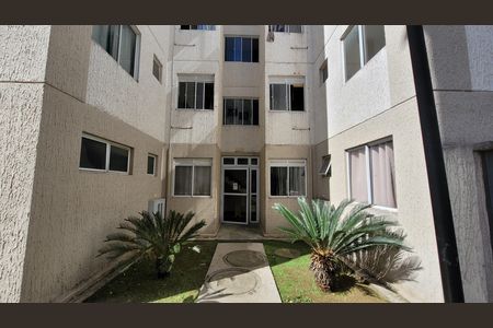 Fachada do bloco de apartamento para alugar com 2 quartos, 46m² em Jardim das Oliveiras, Itaquaquecetuba